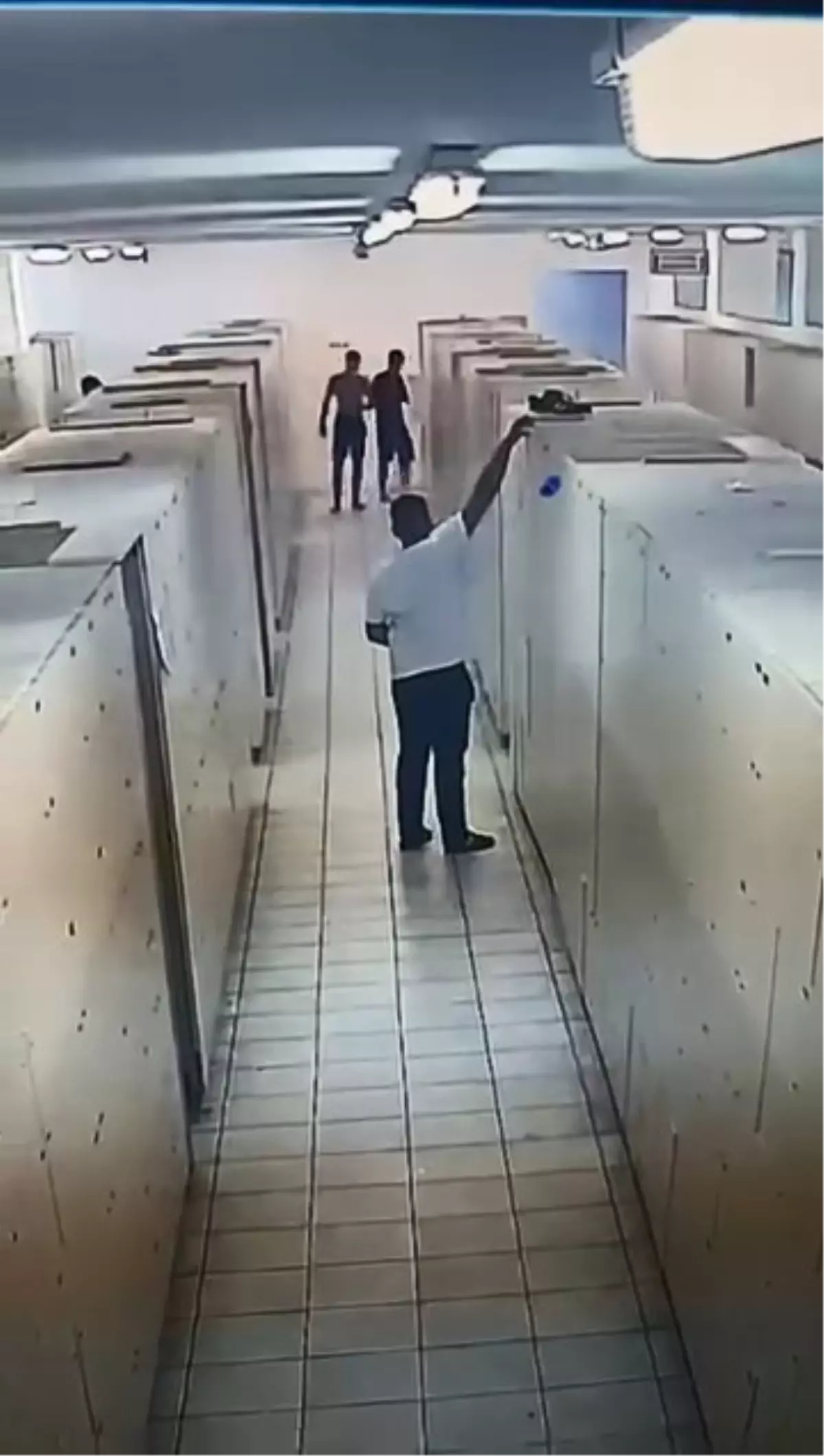 Su Parkında Hırsızlık Anları Güvenlik Kamerasında