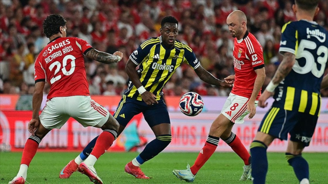 Fenerbahçe Benfica maç kadrosu, ilk 11'ler belli oldu mu? Fenerbahçe Benfica maçı 11'leri!