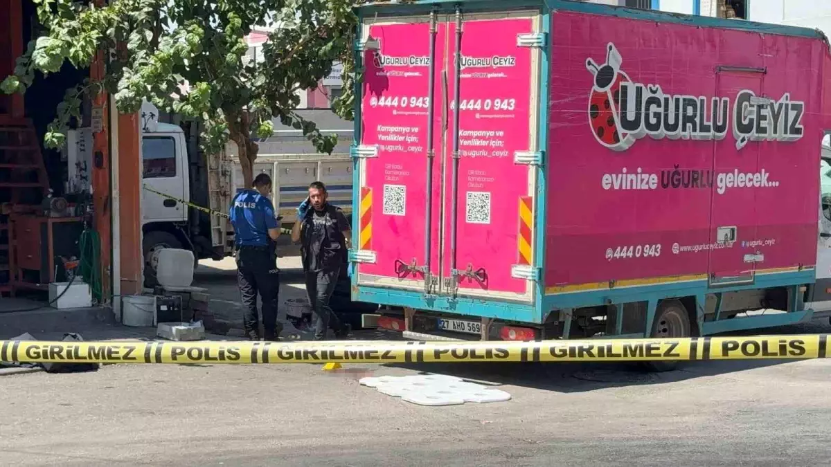 Gaziantep'te geri manevra yapan kamyonetin altında kalan çocuk hayatını kaybetti