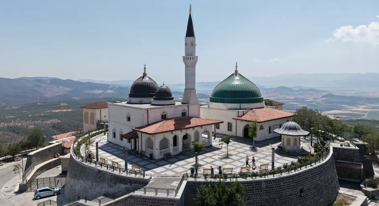 Hazreti Ukkaşe Türbesi'nde Restorasyon Çalışmaları Tamamlandı