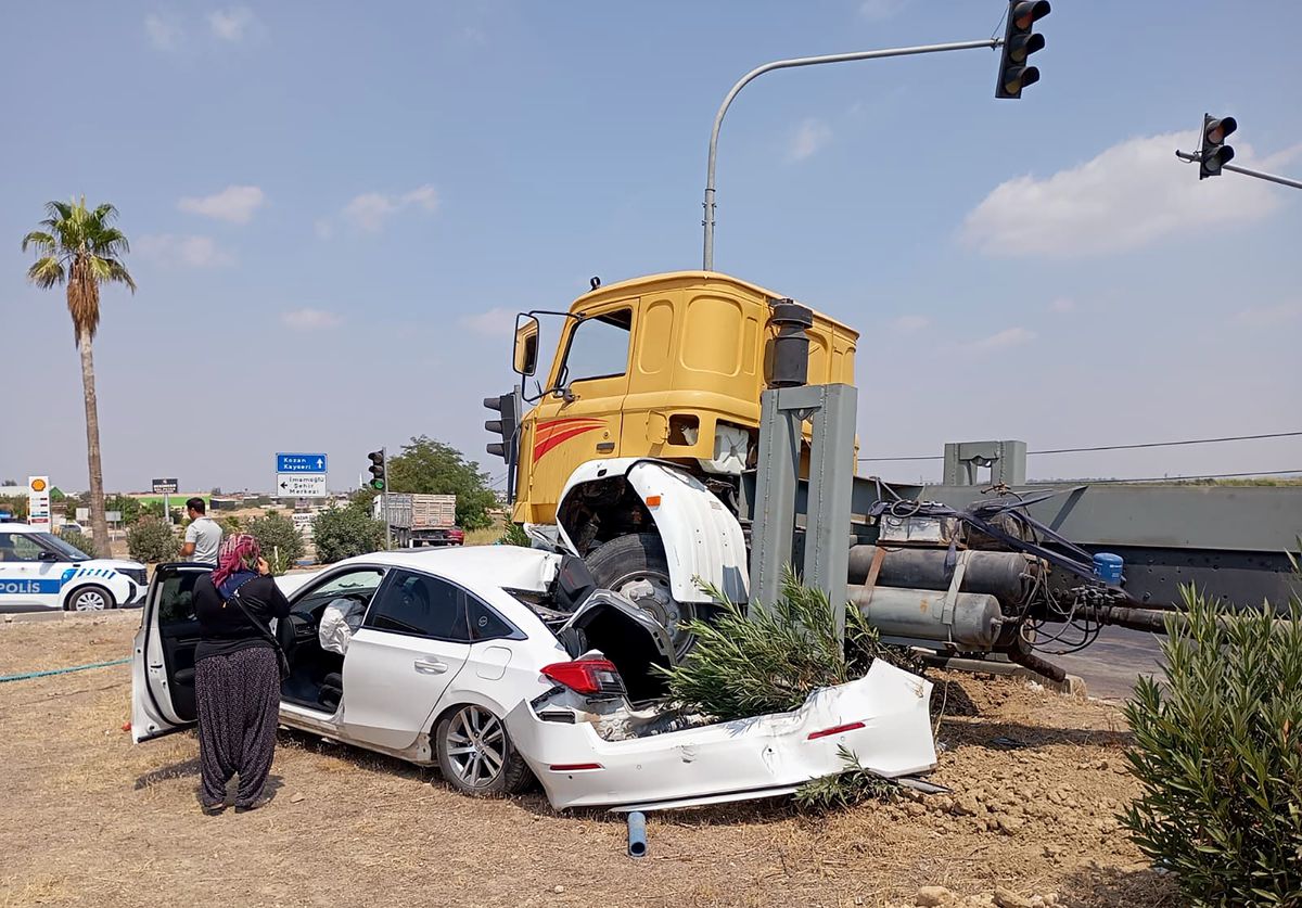 Adana'da Fren Arızası İş Makinesi Kazasına Neden Oldu