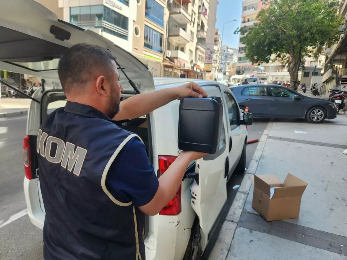 İzmir'de Kaçakçılık Operasyonlarında 5 Milyon Lira Değerinde Ürün Ele Geçirildi