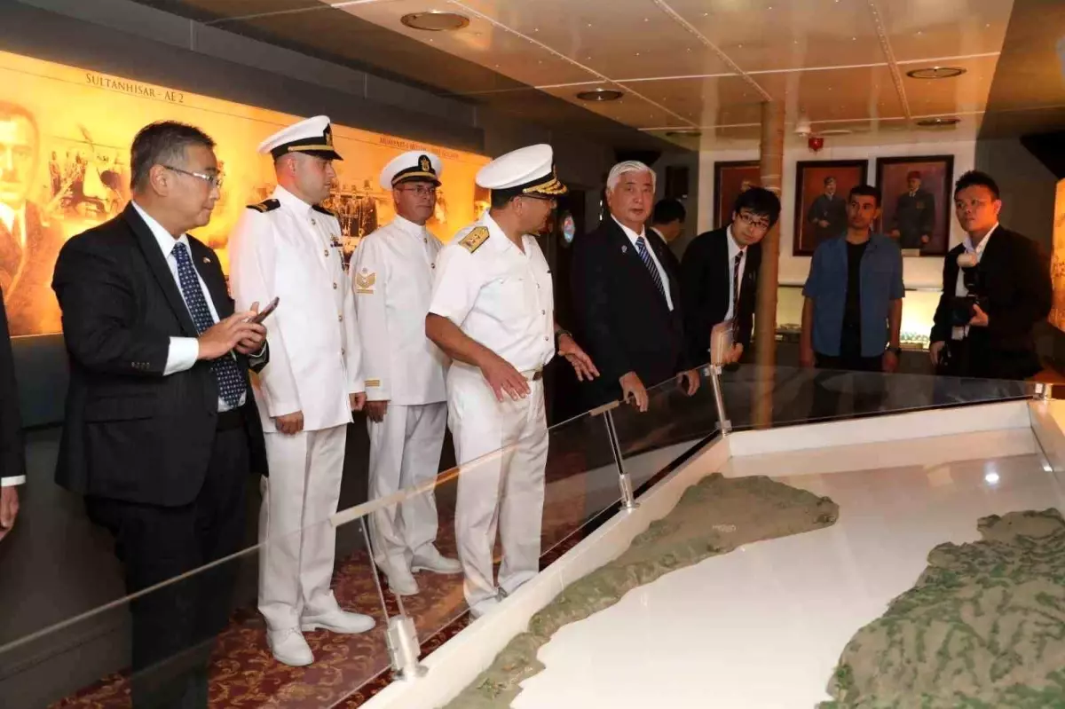 Japonya Savunma Bakanı İstanbul Tersanesi'ni Ziyaret Etti