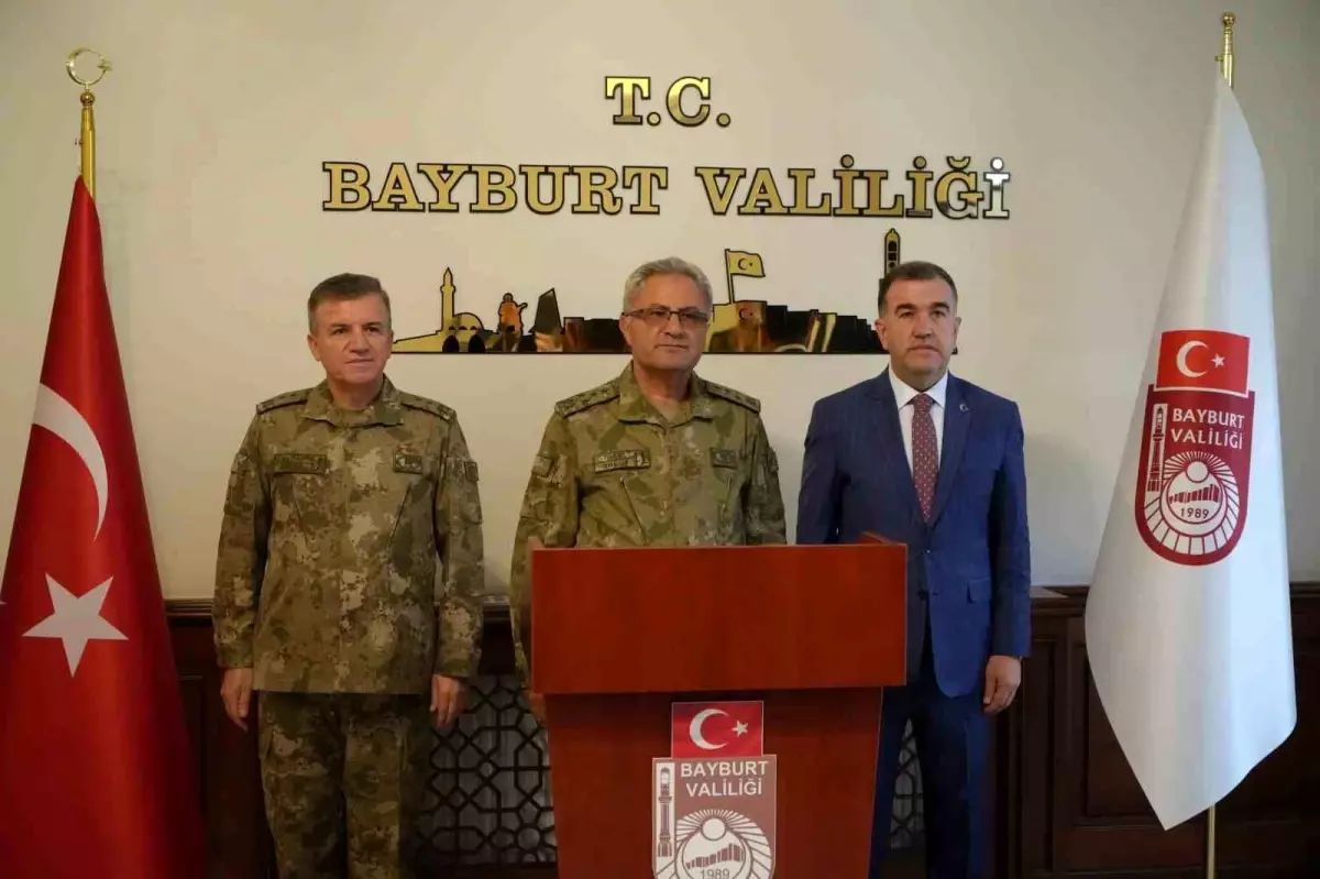 Kara Kuvvetleri Komutanı Metin Tokel Bayburt Valiliğini Ziyaret Etti