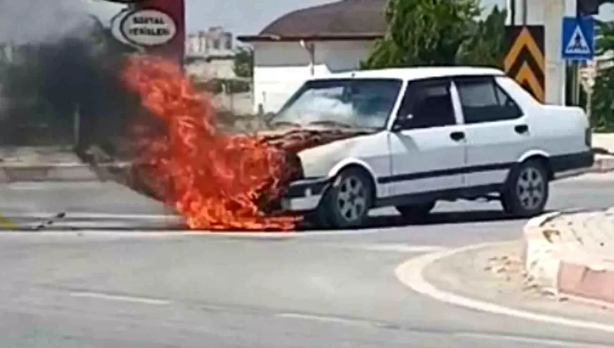 Karaman'da Seyir Halindeki Tofaş Otomobil Alev Alev Yandı