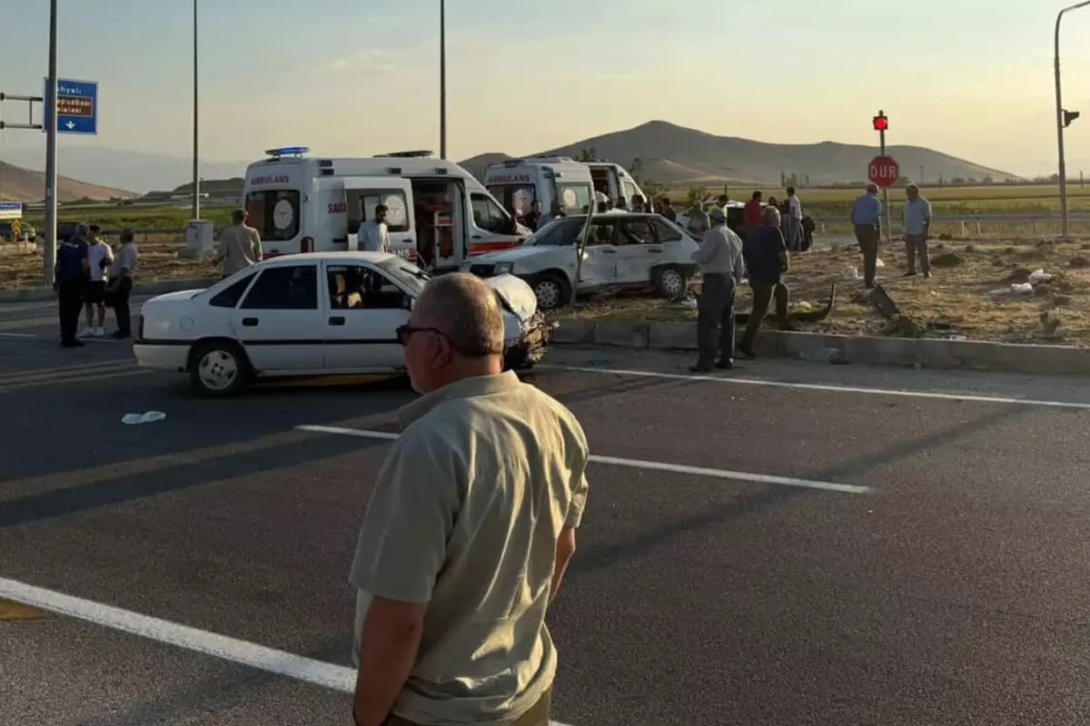 Kayseri'de feci kaza: 2 ölü, 6 yaralı