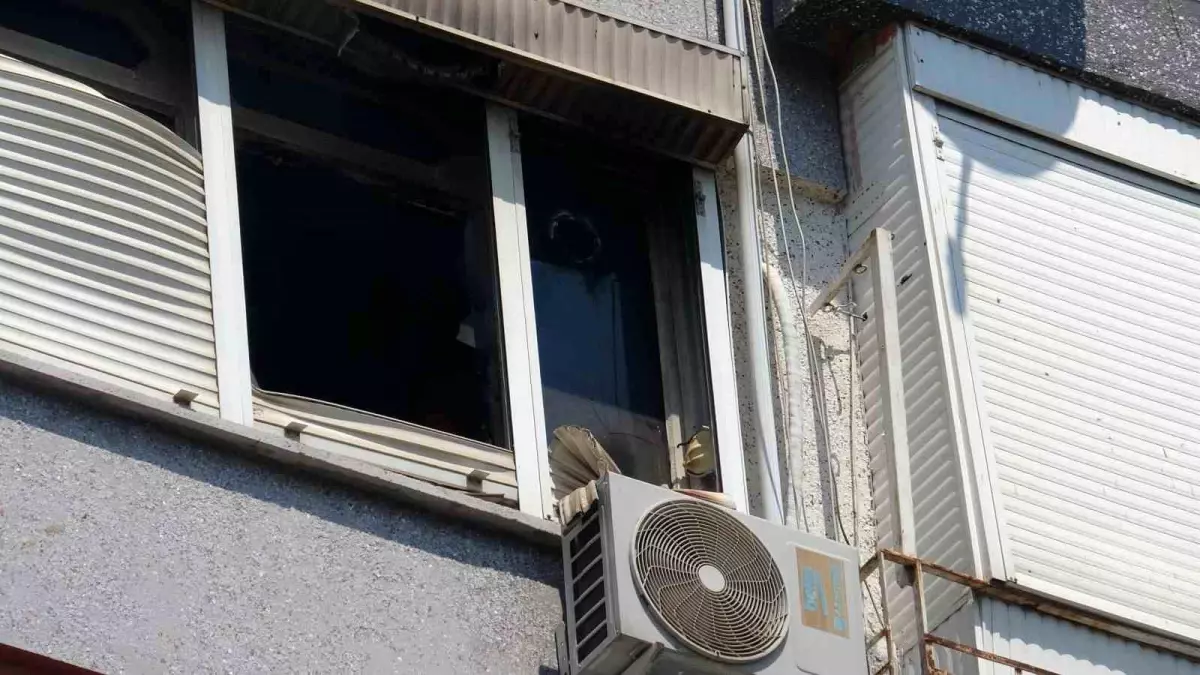 Antalya'da Klimadan Kaynaklanan Yangında Kiracı Yaralandı