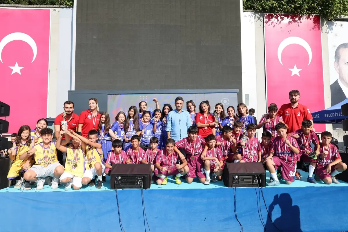 Bağcılar'da 'Mahallenin Yıldızları-2' Etkinliği Kapanış Töreniyle Sona Erdi