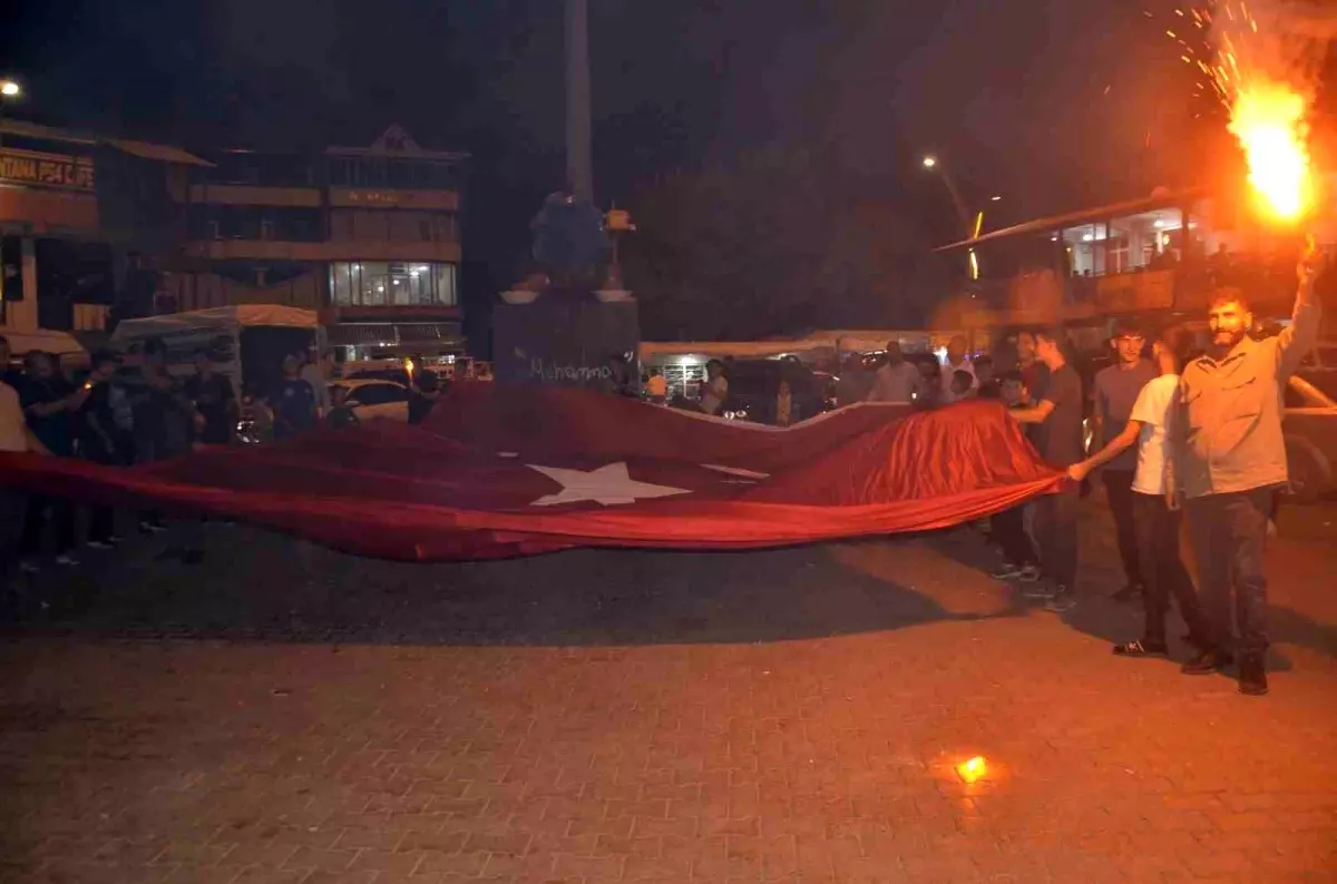 Muş'ta Malazgirt Zaferi İçin Meşale ve Dev Bayrak Açıldı