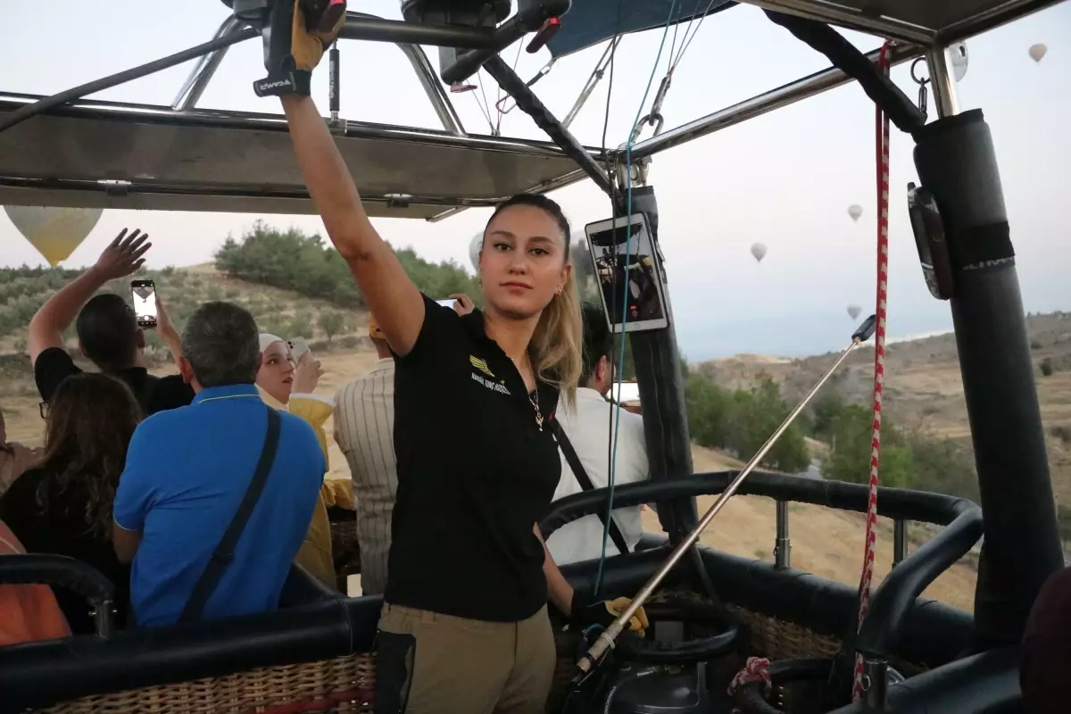 Pamukkale'de İlk Kadın Sıcak Hava Balonu Pilotunun Başarısı