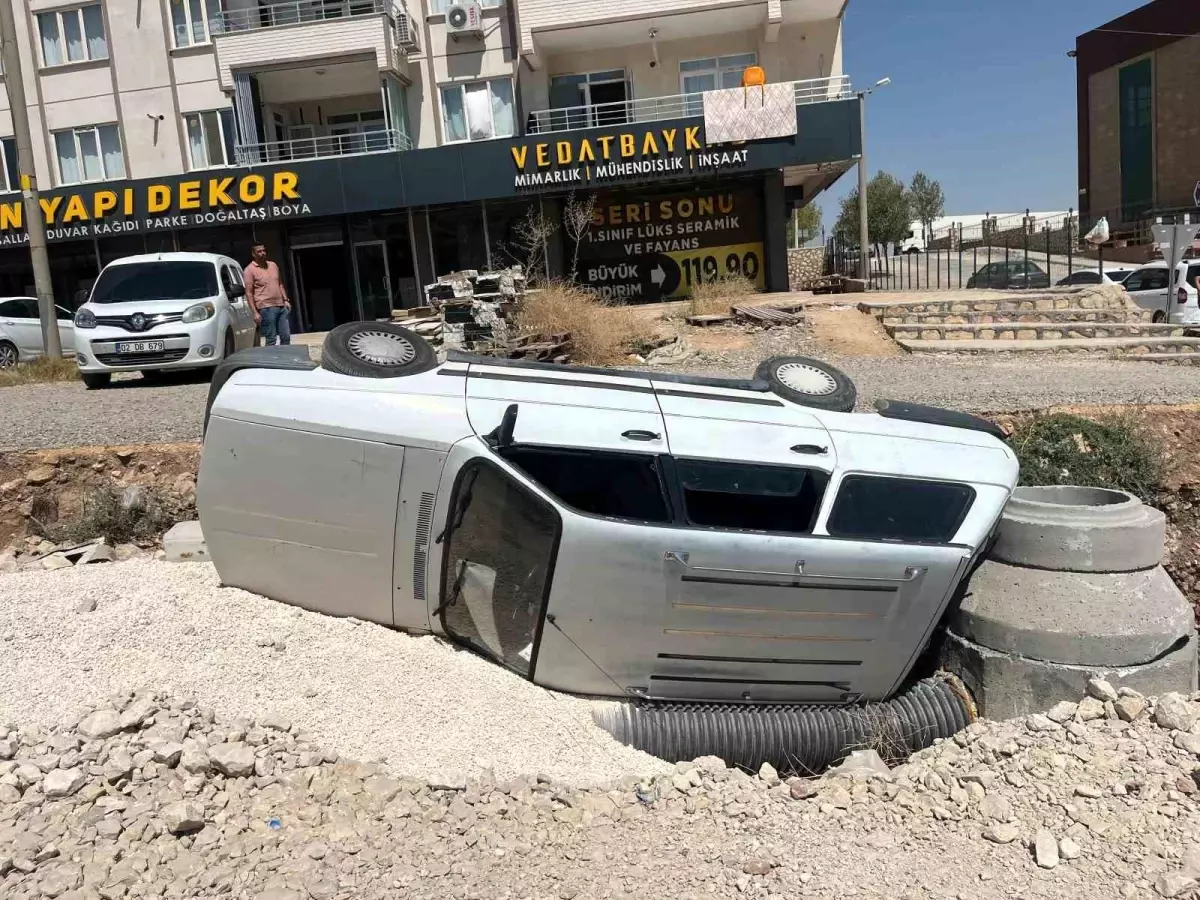 Adıyaman'da Otomobil Çukura Düşmesi Sonucu 5 Yaralı