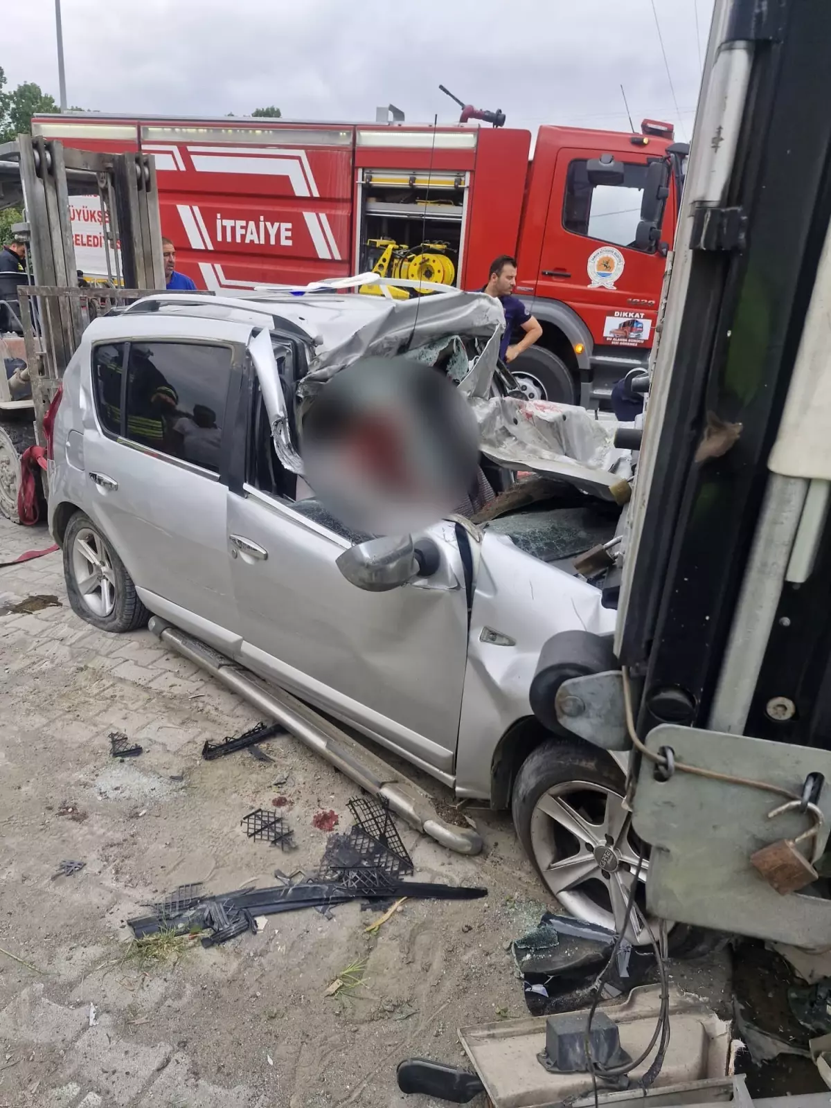 Samsun'da TIR'a Çarpan Otomobilde Bir Kişi Hayatını Kaybetti