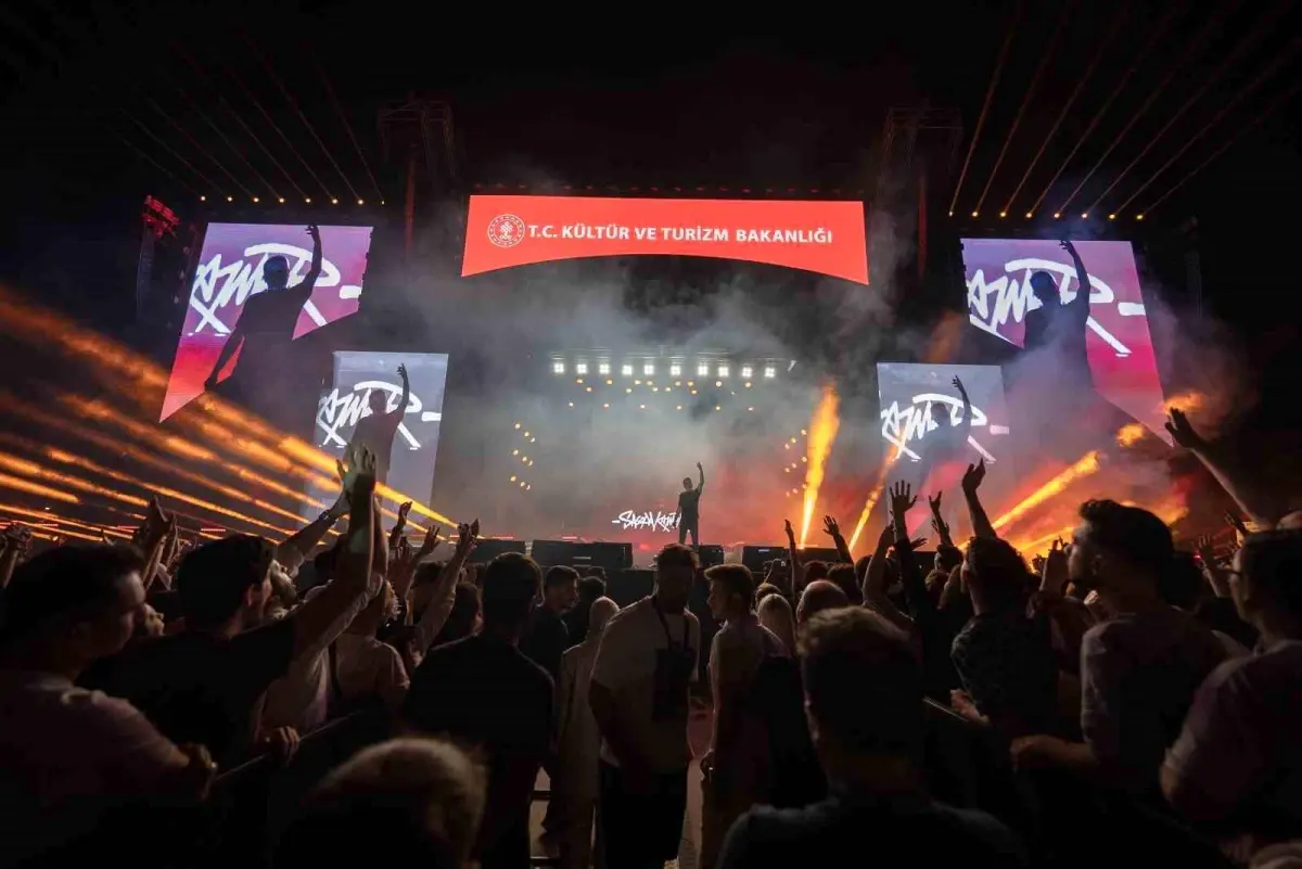 Sagopa Kajmer, Erzurum Kültür Yolu Festivali'nde Hayranlarına Unutulmaz Bir Gece Yaşattı