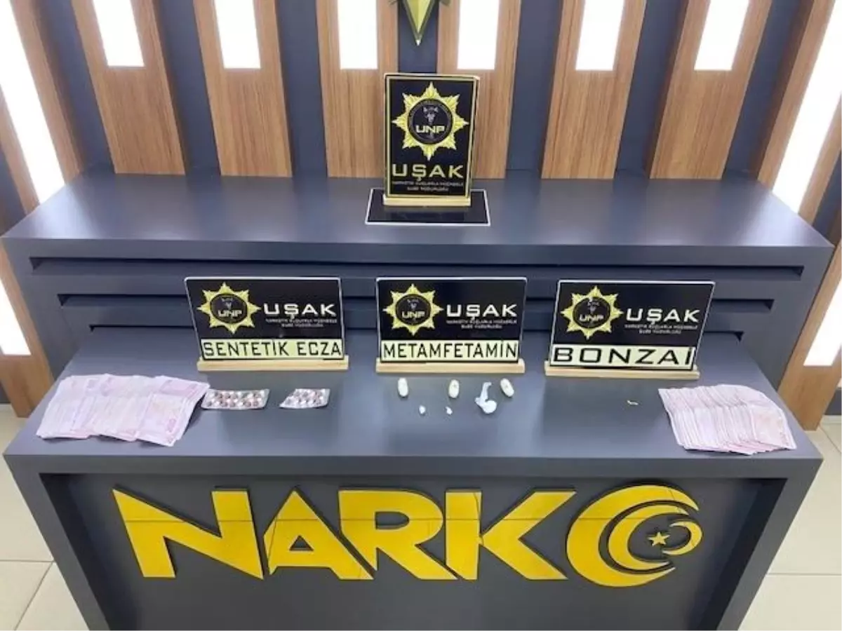 Uşak'ta Motosikletten Uyuşturucu ve Nakit Para Ele Geçirildi