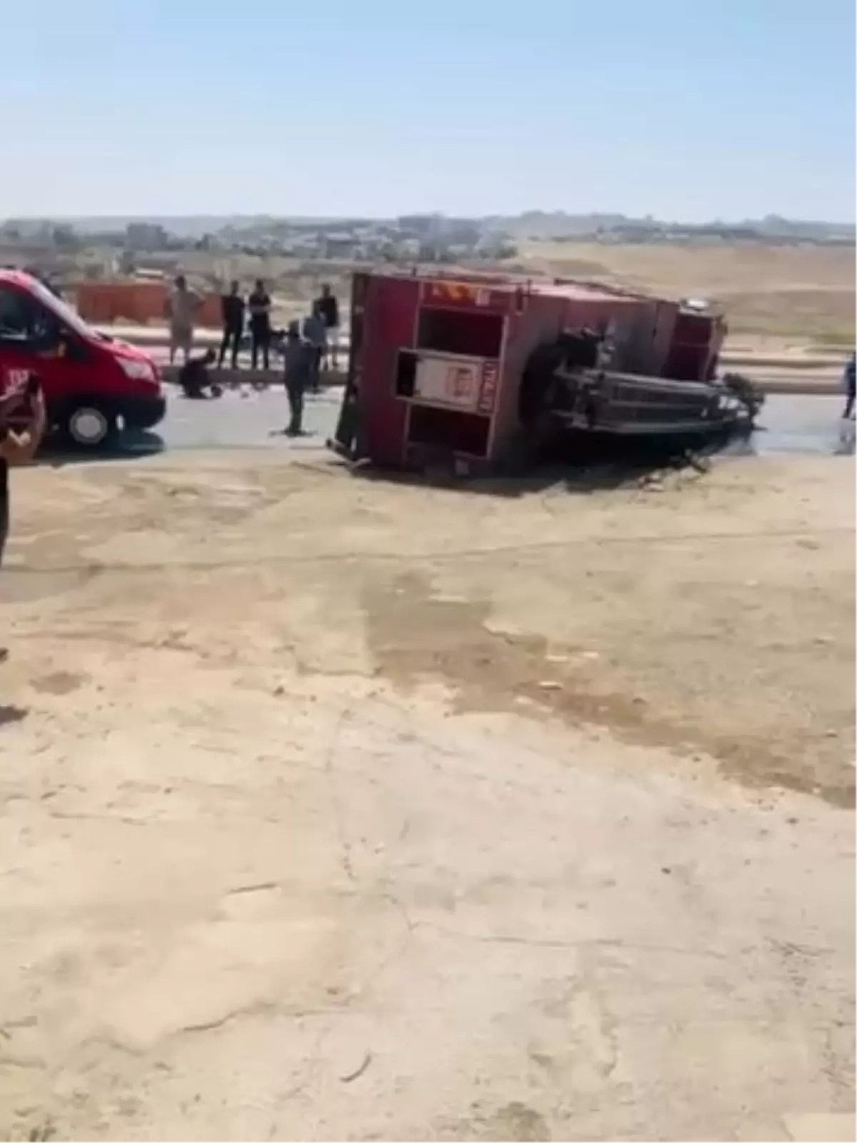 Cizre'de İtfaiye Aracı Devrildi: 5 Eri Yaralandı