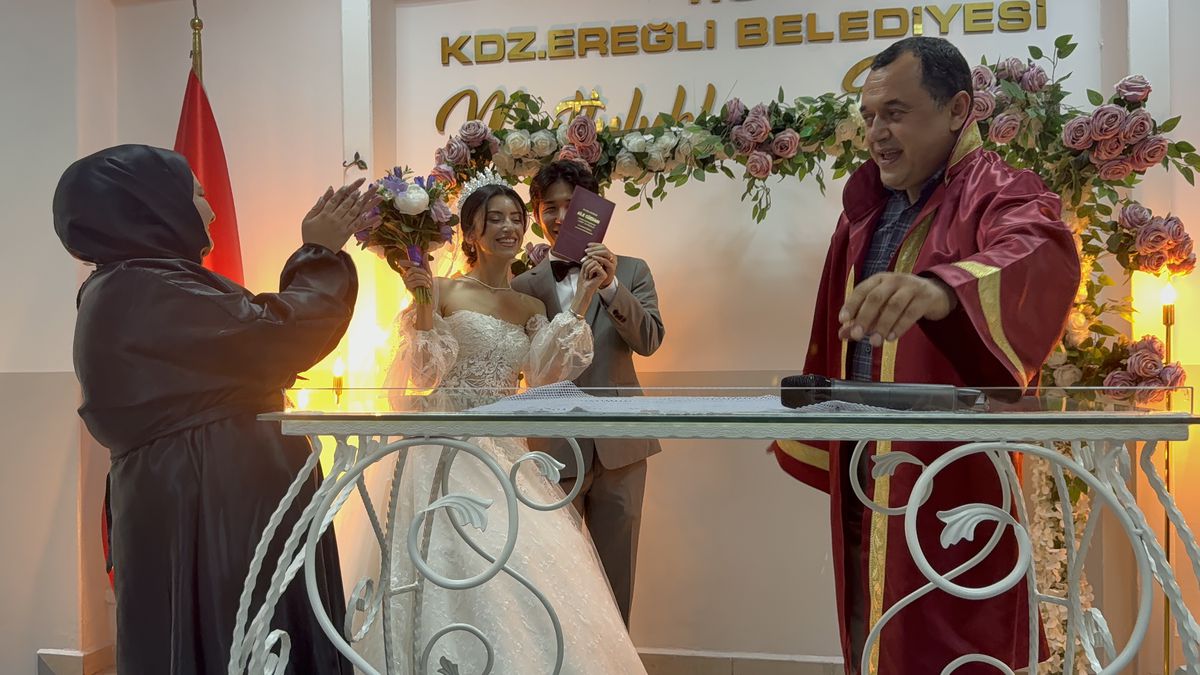 Zonguldak'ta Dil Eğitimiyle Başlayan Aşk: Tuana ve Kyungsu Evlendi