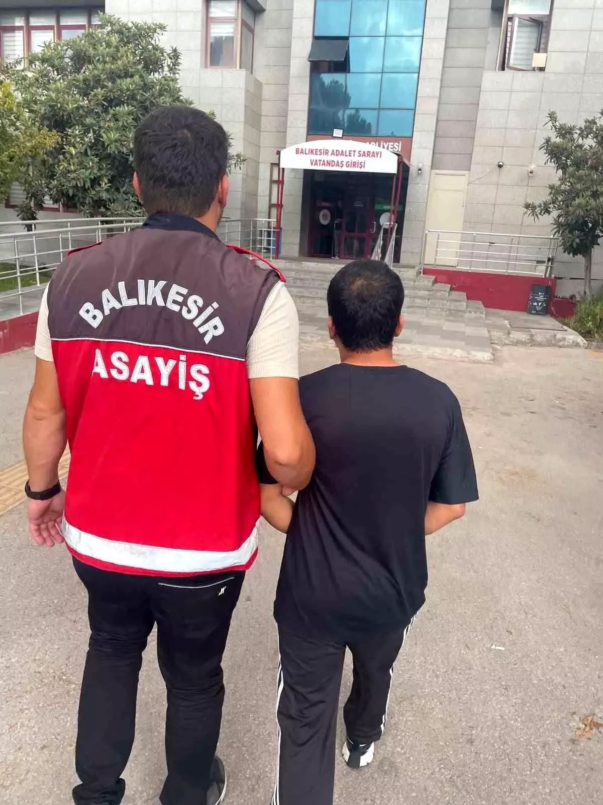 Balıkesir'de 22 Yıl Hapis Cezası Olan Aranan Şahıs Yakalandı