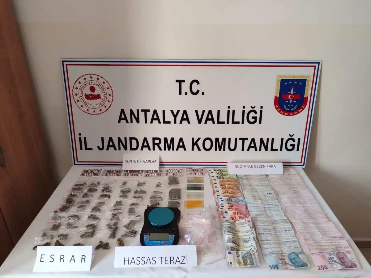 Antalya'da Eş Zamanlı Uyuşturucu Operasyonu: 6 Bin 250 Hap Ele Geçirildi
