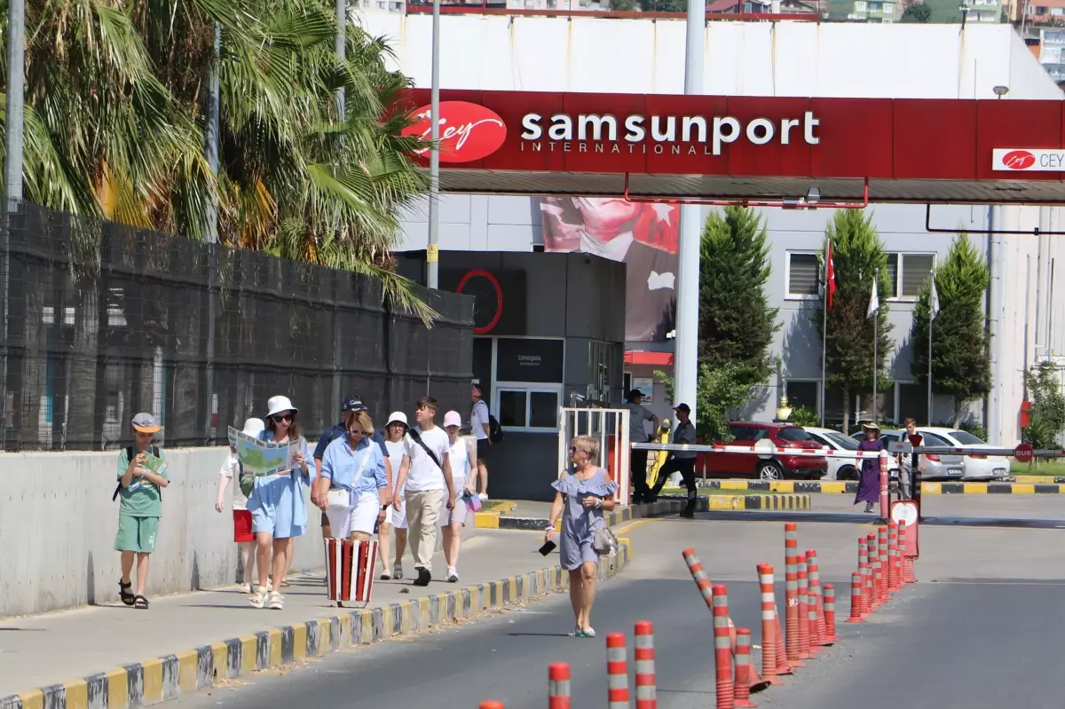 Astoria Grande Kruvaziyeri Samsun Limanı'na Demir Attı