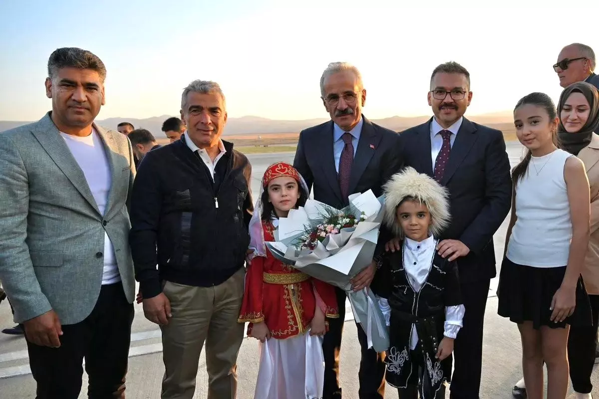 Bakan Uraloğlu, Hızlı Demiryolu Hattı'nın Temelini Atmak İçin Iğdır'da