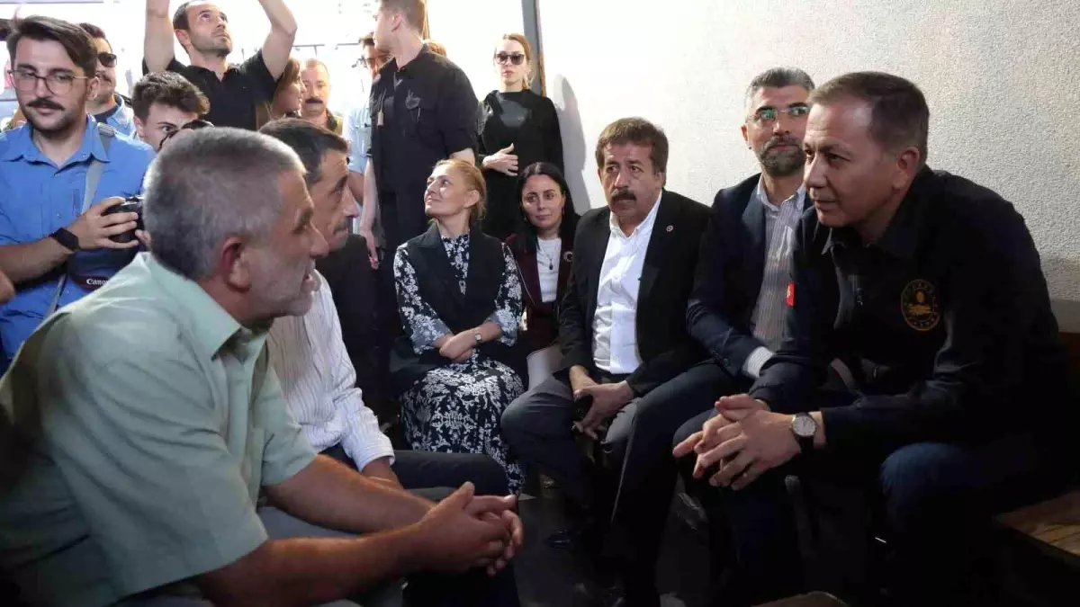 Bakan Yerlikaya Erzurum'da Esnafla Buluştu