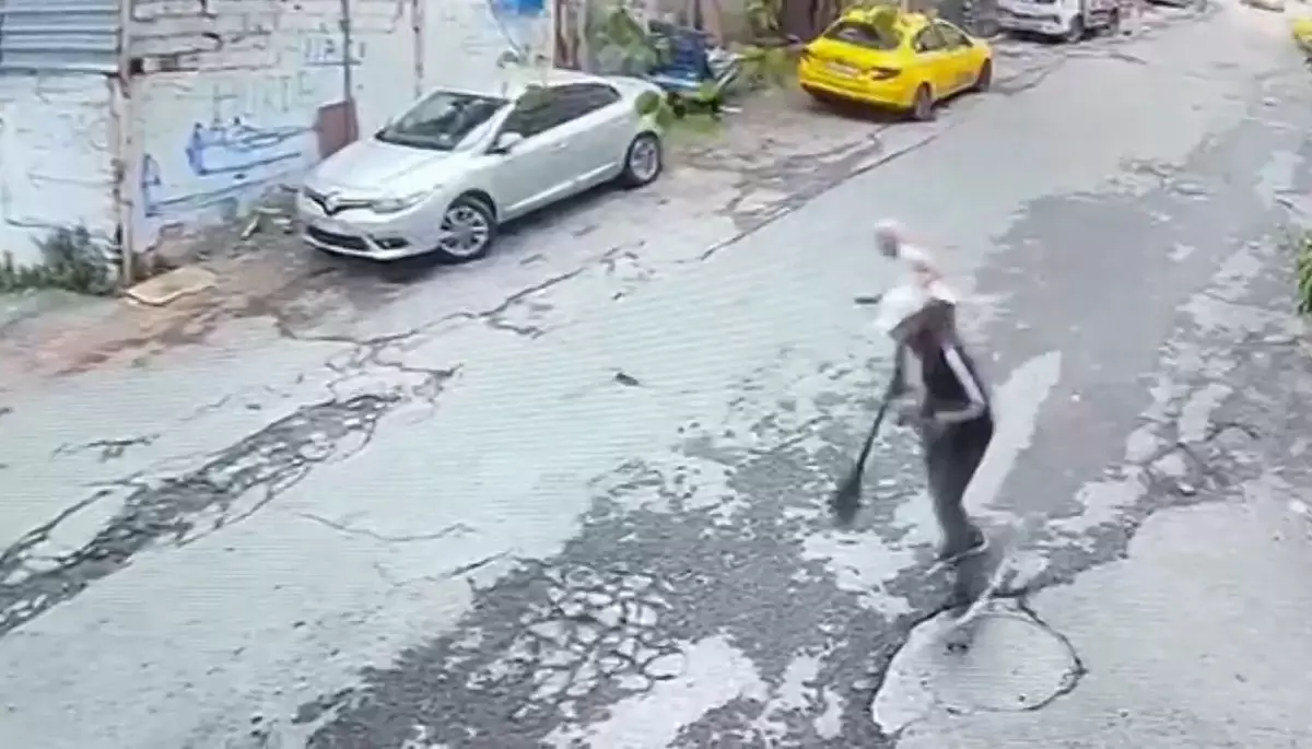 Beyoğlu'nda Gaspa Uğrayan Kadın, Şüpheli Yakalandı