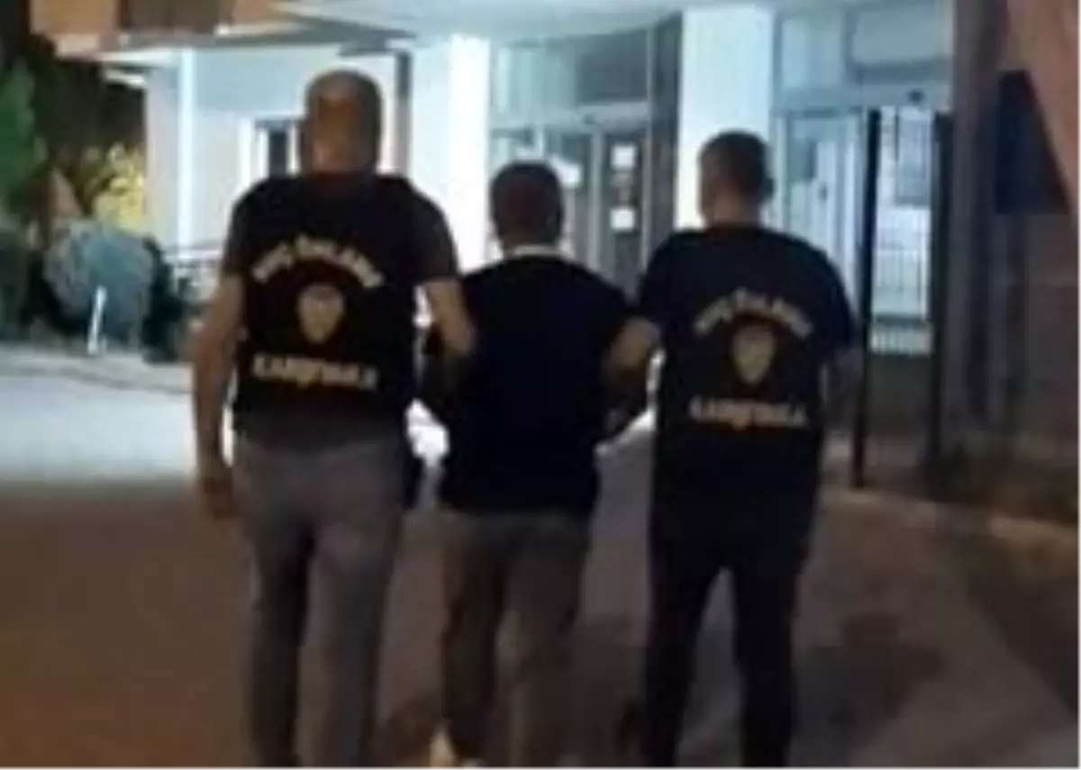 22 Yıl Hapis Cezasıyla Aranan Zanlı İzmir'de Yakalandı