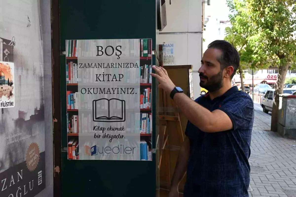 Eskişehir'de Kitap Okuma Farkındalığı Yaratmak İçin Dikkat Çekici Afiş