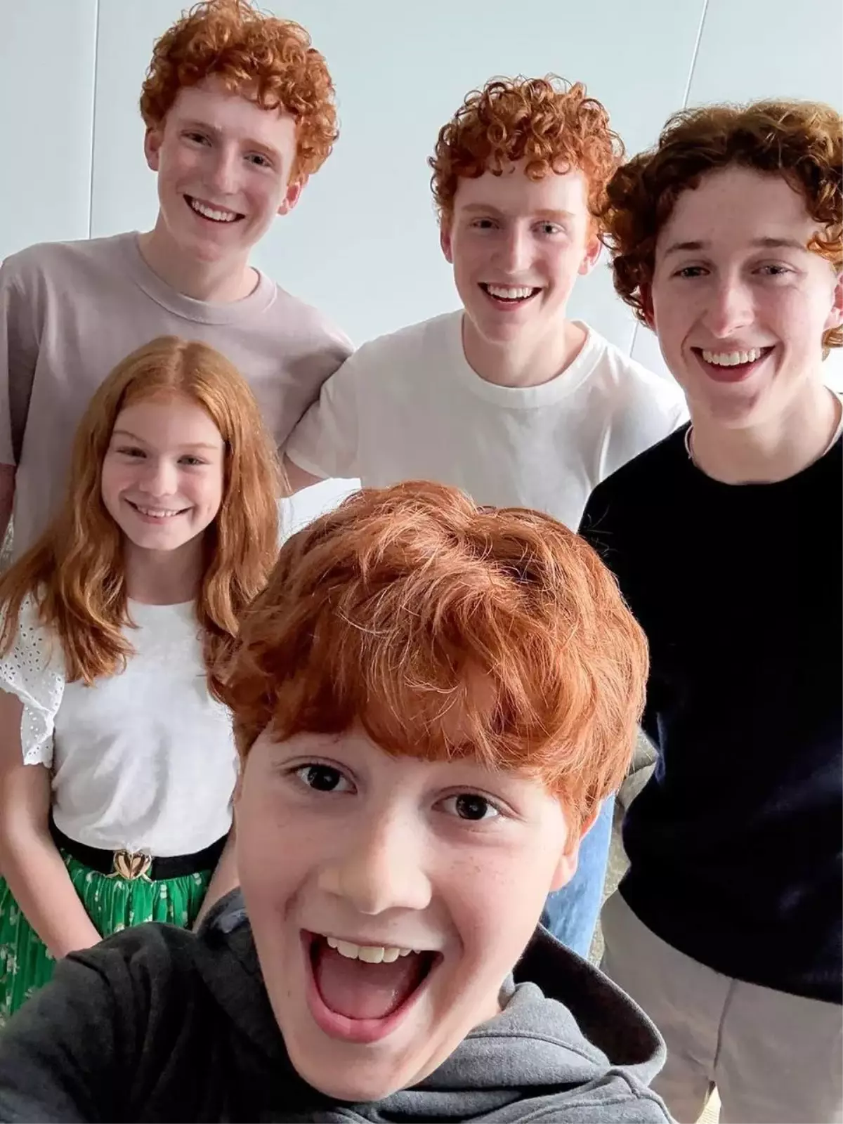 Harry Potter Dizisinde Weasley Ailesinin İlk Görüntüleri Paylaşıldı