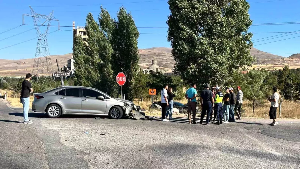 Kayseri'de Trafik Kazası: 2 Yaralı