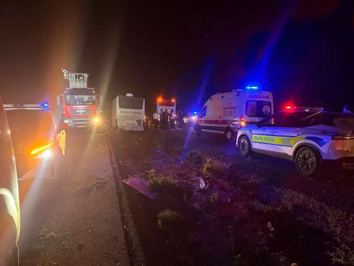 Kayseri'de Yolcu Otobüsü Ağaçlara Çarptı: 1 Ölü, 13 Yaralı