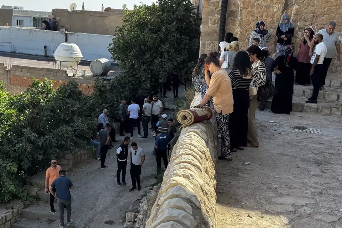 Kız kardeşler evlerinde ölü bulundu