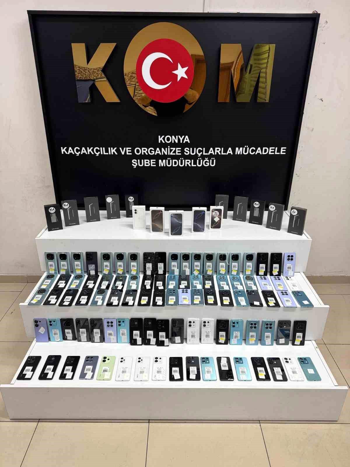 Konya'da Gümrük Kaçağı 108 Cep Telefonu Ele Geçirildi