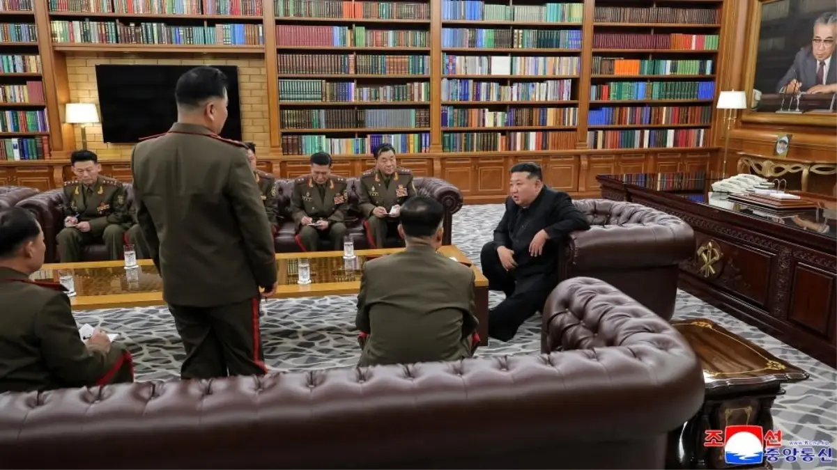 Kim Jong-Un, Kursk Cephesi'nde Savaşan Komutanlarla Bir Araya Geldi