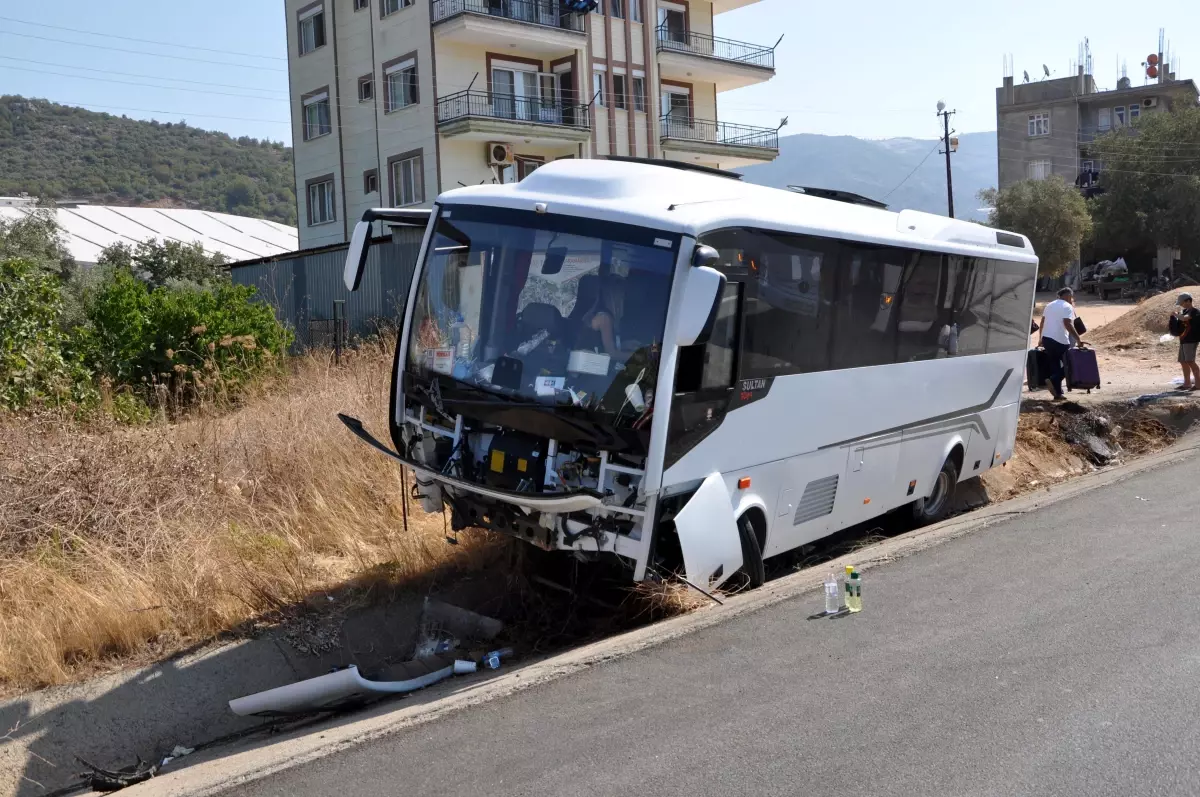Antalya'da Midibüs Şarampole Düştü: 9 Yaralı