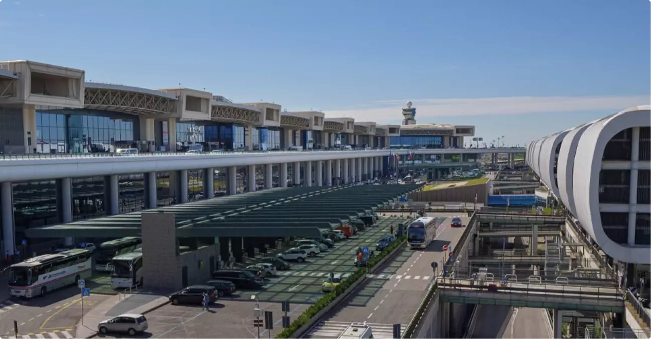 Milano Havalimanı'nda Yangın Çıktı: Yolcu Çöp Kutusunu Ateşe Verdi