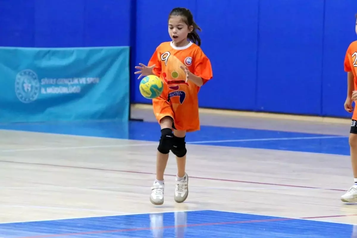Mini Minikler Hentbol Türkiye Şampiyonası Sivas'ta Başladı