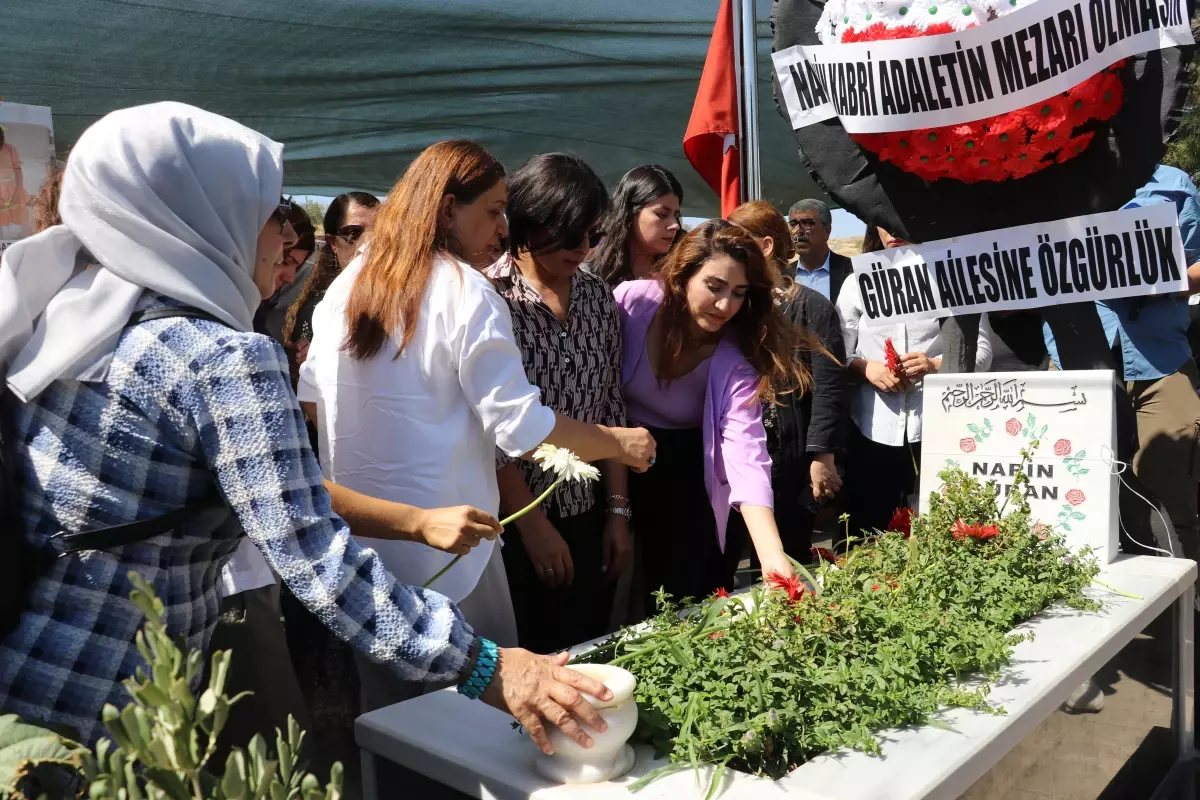 Narin Güran, ölümünün yıl dönümünde mezarı başında anıldı