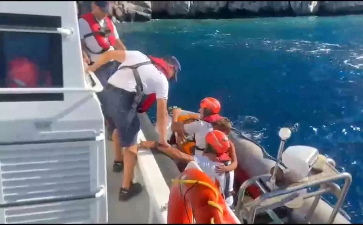 Muğla'da Alabora Olan Teknedeki 2 Çocuk Kurtarıldı