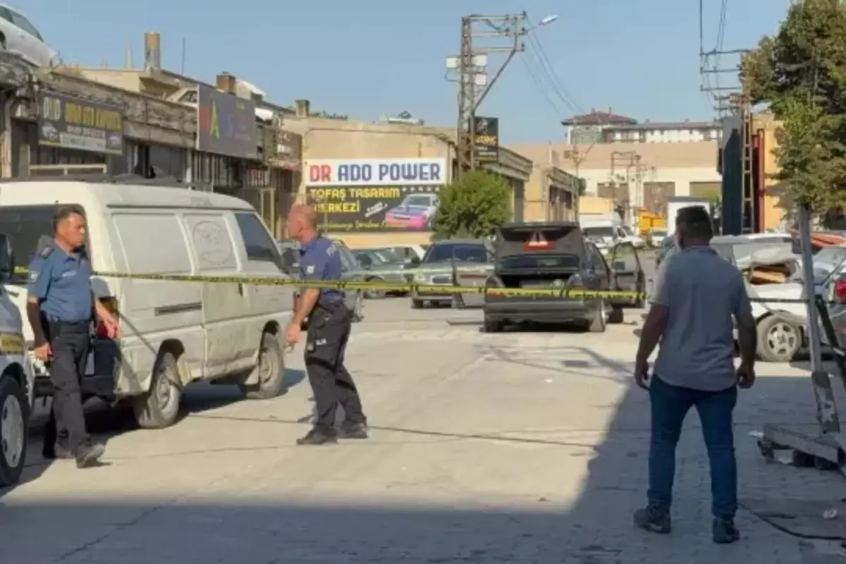 Otomobil tamiri kavgasında kan aktı! Ustanın parmağı pala darbesiyle koptu