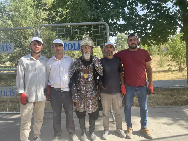 savas kiyafetini giydi malazgirt kalesi ni 18968886 9834 m