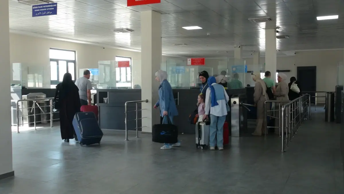 Öncüpınar Sınır Kapısı'nda Pasaportla Geçişler Başladı