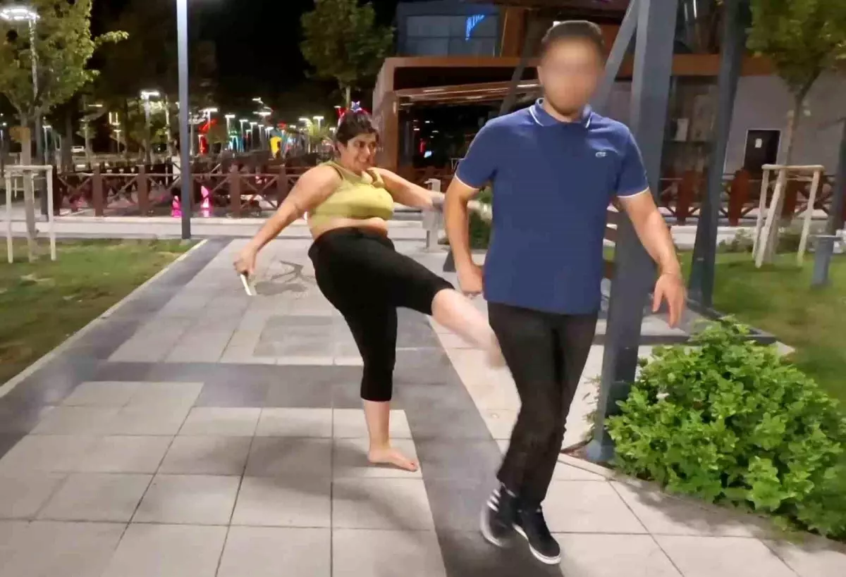 Aksaray'da Çığlıklarla Korku Dolu Anlar: Kadın Hem Yardım İstedi Hem Darp Etti