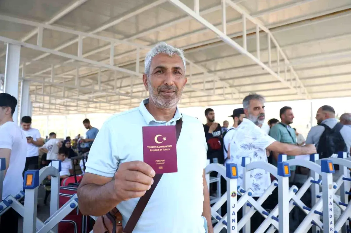 Türk Vatandaşlarının Suriye'ye Geçişi Başladı