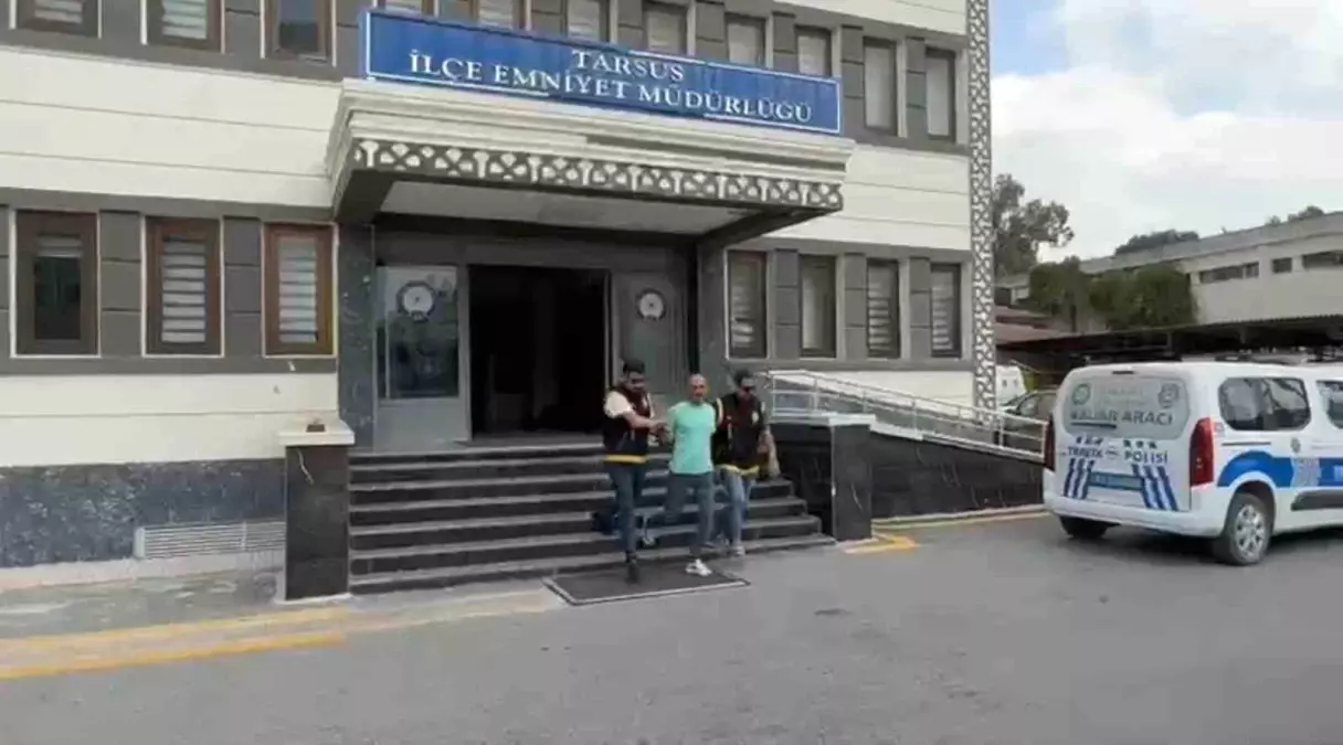 Mersin'de Uyuşturucu Suçlusu Şüpheli Kovalamaca Sonrası Yakalandı