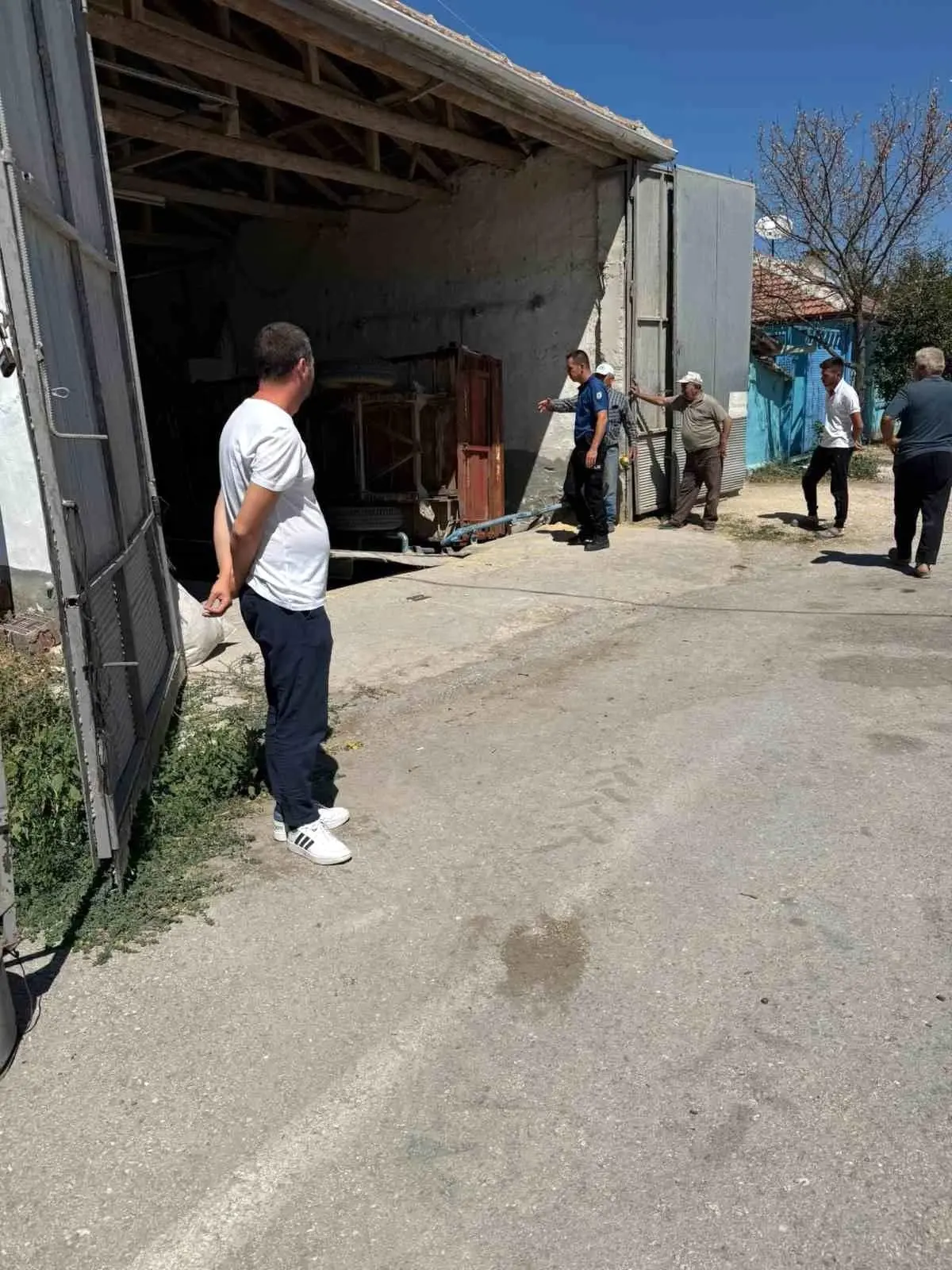 Eskişehir'de Yem Kırma Makinesine Düşen İşçi Ağır Yaralandı