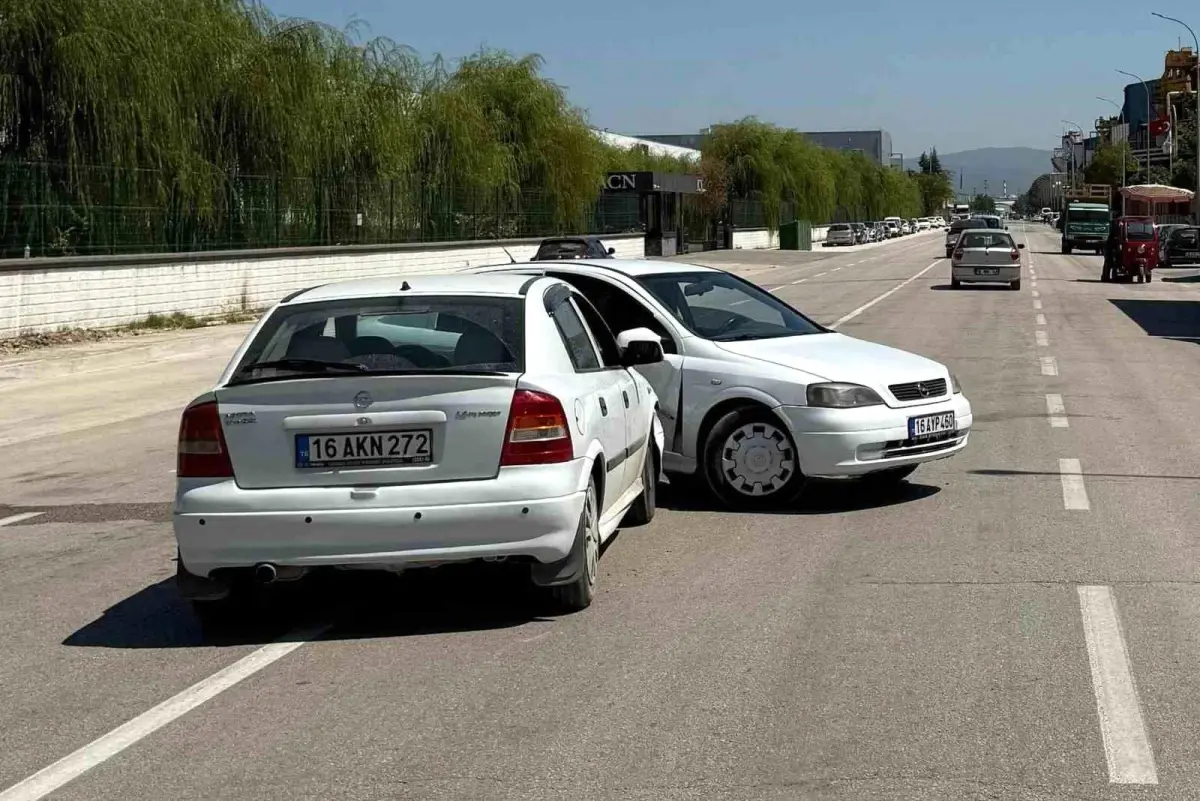 İnegöl'de Trafik Kazası: 2 Yaralı