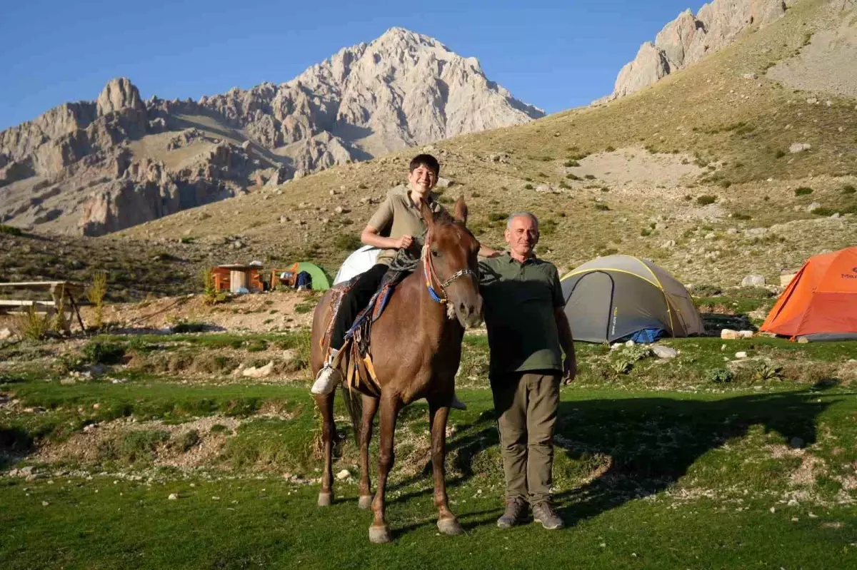 Aladağlar'da Katırcılık Geleneği Yaşatılıyor