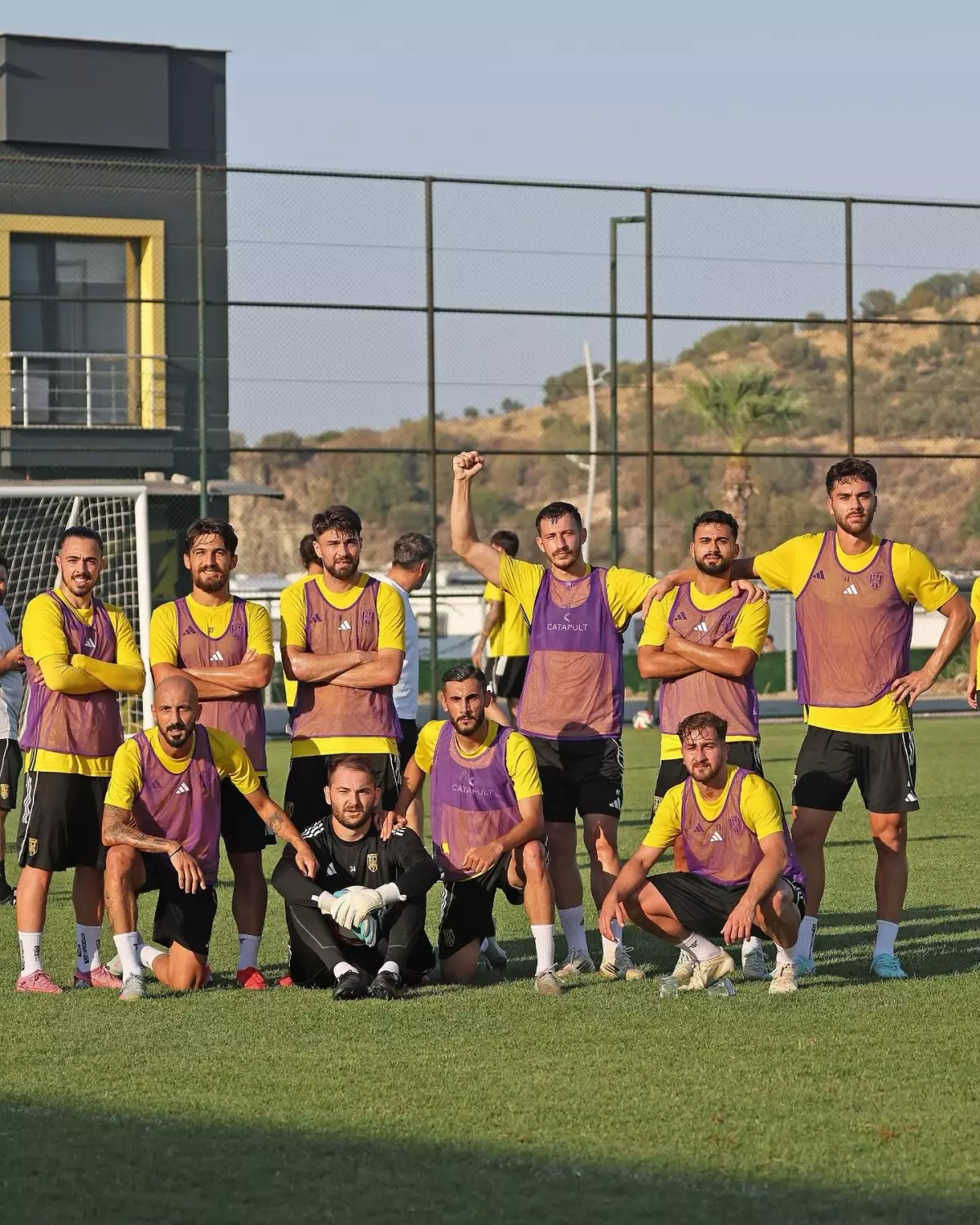 Aliağa Futbol Kulübü'nin Işıklandırma Çalışmaları Geçikti