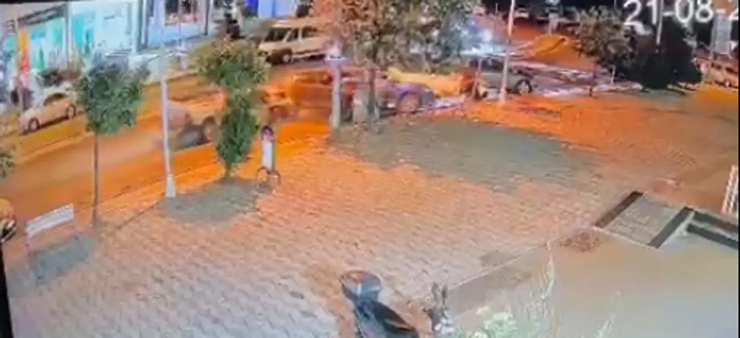 Alkollü Sürücü Park Halindeki Araçlara Çarptı